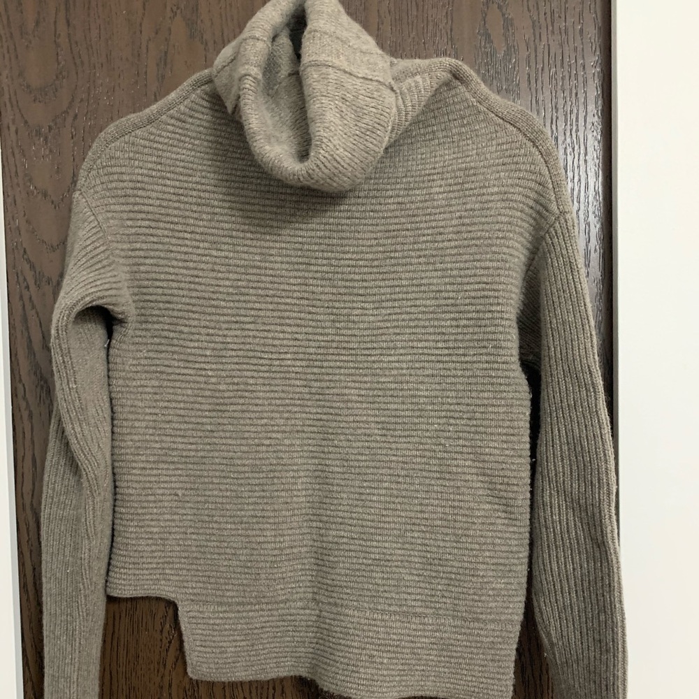 ARITZIA MIKA SWEATER